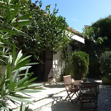 Lou Pantail, Casa vacanze *